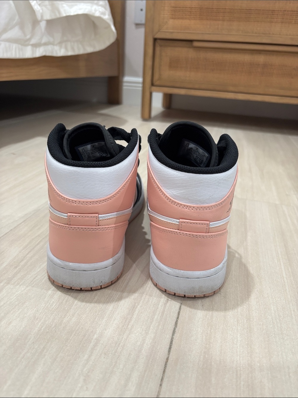 Air Jordan 1 Mid 'Crimson Tint' - Picture 6 of 11